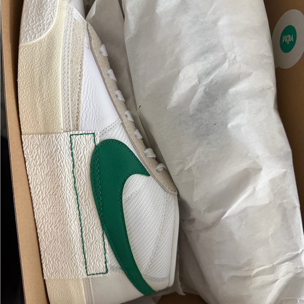 Nike Blazer Low Pro Club in White and Green
